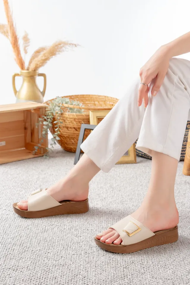 Kadın Ultra Yumuşak Soft Taban Dolgu Topuk Ortopedik İçi Pedli Günlük Anne Terliği 36 - KREM YAN TOKA