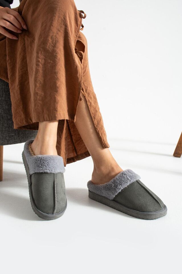 Kadın Ev Terliği Peluş Ev Terliği Ses Yapmaz Taban Sıcak Şık Tasarım GRİ - 40