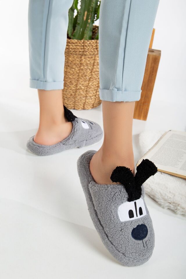 Kadın Köpek Figürlü Sessiz Taban Peluş Ev Terliği GRİ - 38-39