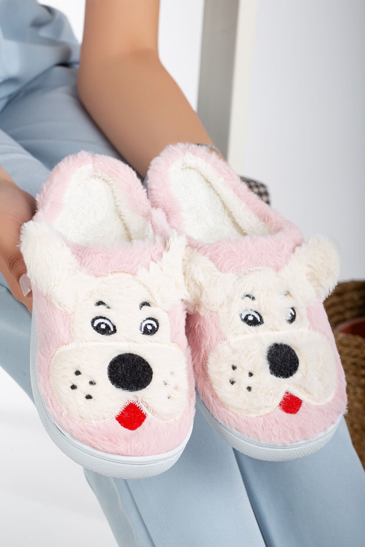 Köpekli Peluş Kaydırmaz Taban Ev Terliği