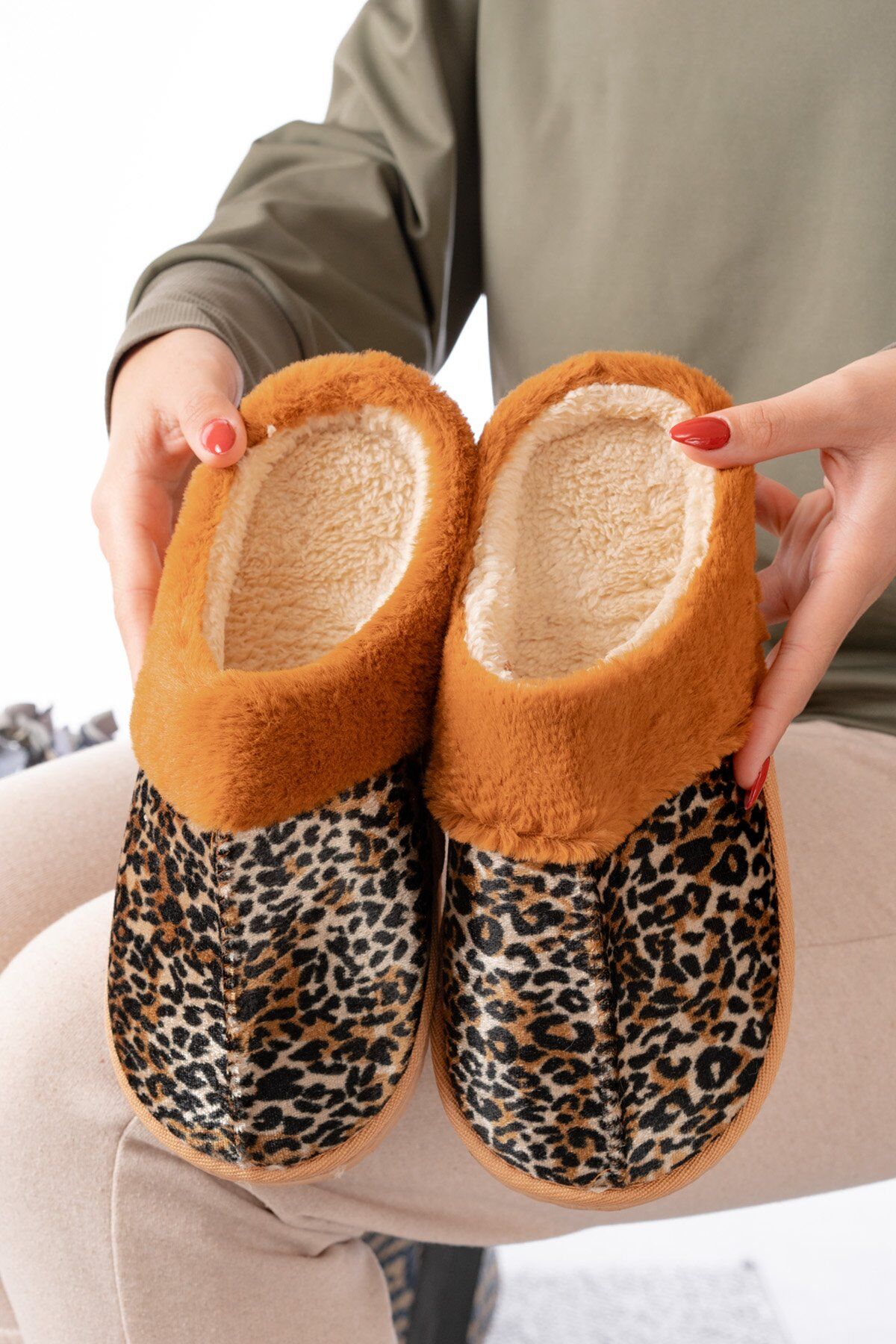 Kadın Ev Terliği Peluş Ev Terliği Ses Yapmaz Taban Sıcak Şık Tasarım LEOPAR - 39