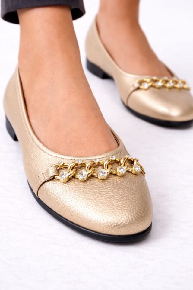 Kadın Gold Zincir Taş Detaylı Düz Babet – Günlük & Ofis Şık Rahat Ayakkabı