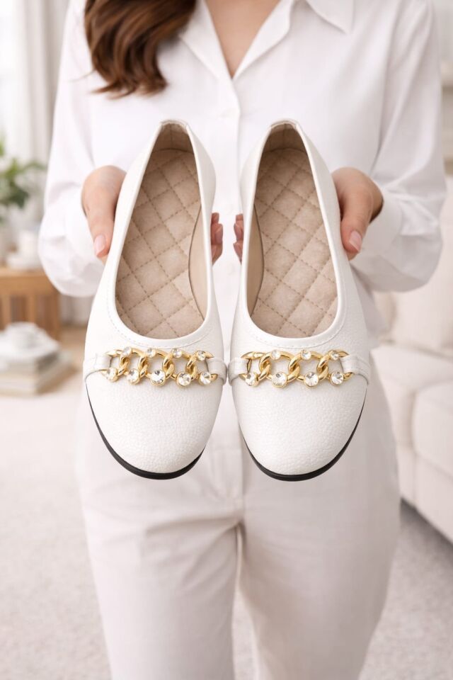 Kadın Gold Zincir Taş Detaylı Düz Babet – Günlük & Ofis Şık Rahat Ayakkabı