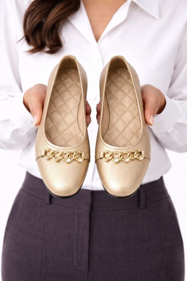 Kadın Gold Zincir Taş Detaylı Düz Babet – Günlük & Ofis Şık Rahat Ayakkabı Kadın Gold Zincir Taş Detaylı Düz Babet – Günlük & Ofis Şık Rahat Ayakkabı