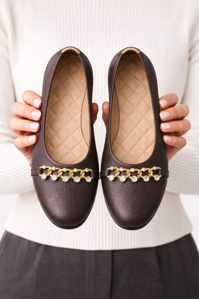 Kadın Gold Zincir Taş Detaylı Düz Babet – Günlük & Ofis Şık Rahat Ayakkabı Kadın Gold Zincir Taş Detaylı Düz Babet – Günlük & Ofis Şık Rahat Ayakkabı