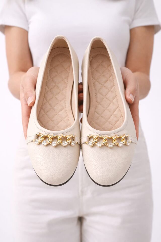 Kadın Gold Zincir Taş Detaylı Düz Babet – Günlük & Ofis Şık Rahat Ayakkabı Kadın Gold Zincir Taş Detaylı Düz Babet – Günlük & Ofis Şık Rahat Ayakkabı