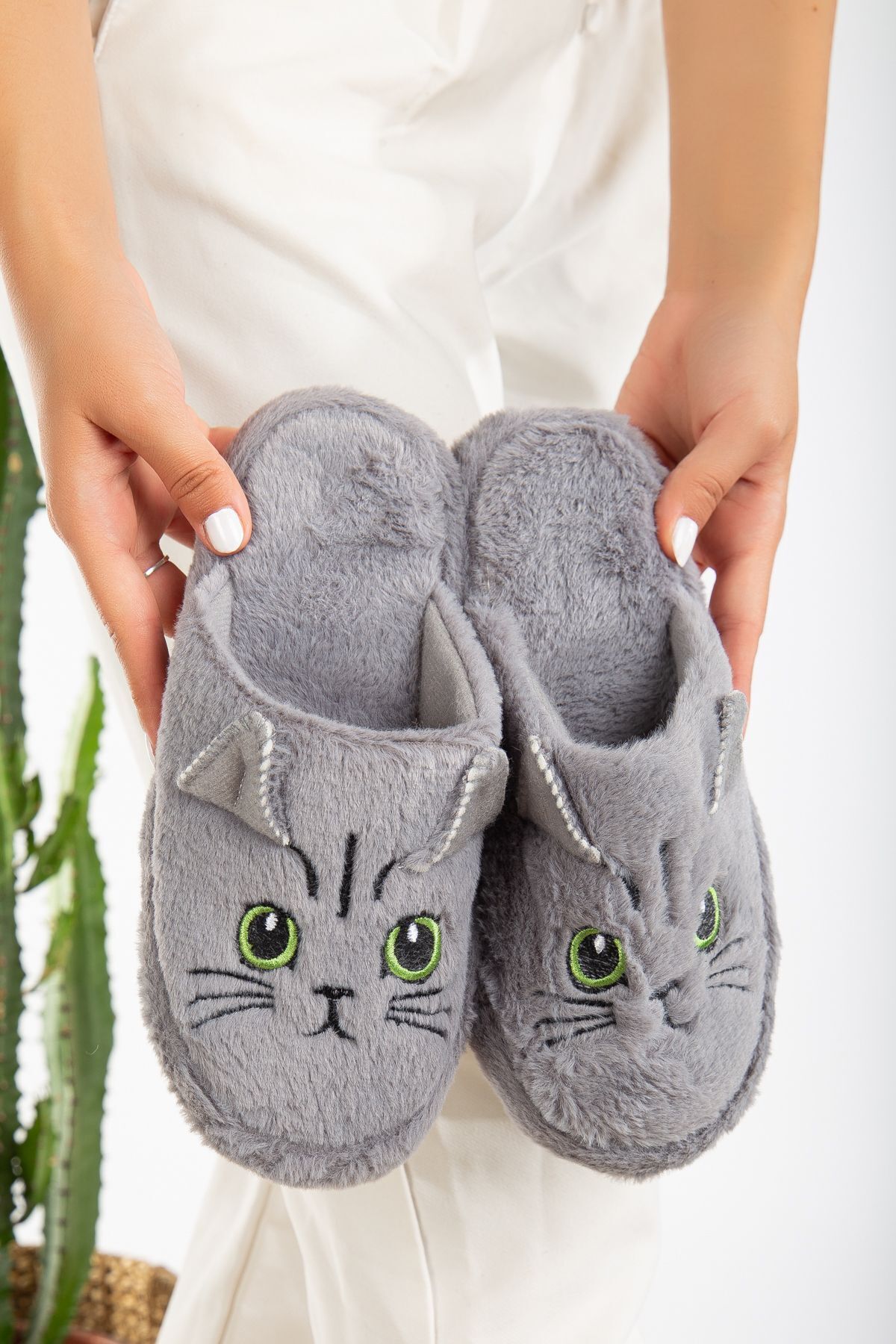 Kadın Kedi Figürlü Sessiz Taban Peluş Ev Terliği GRİ - 40