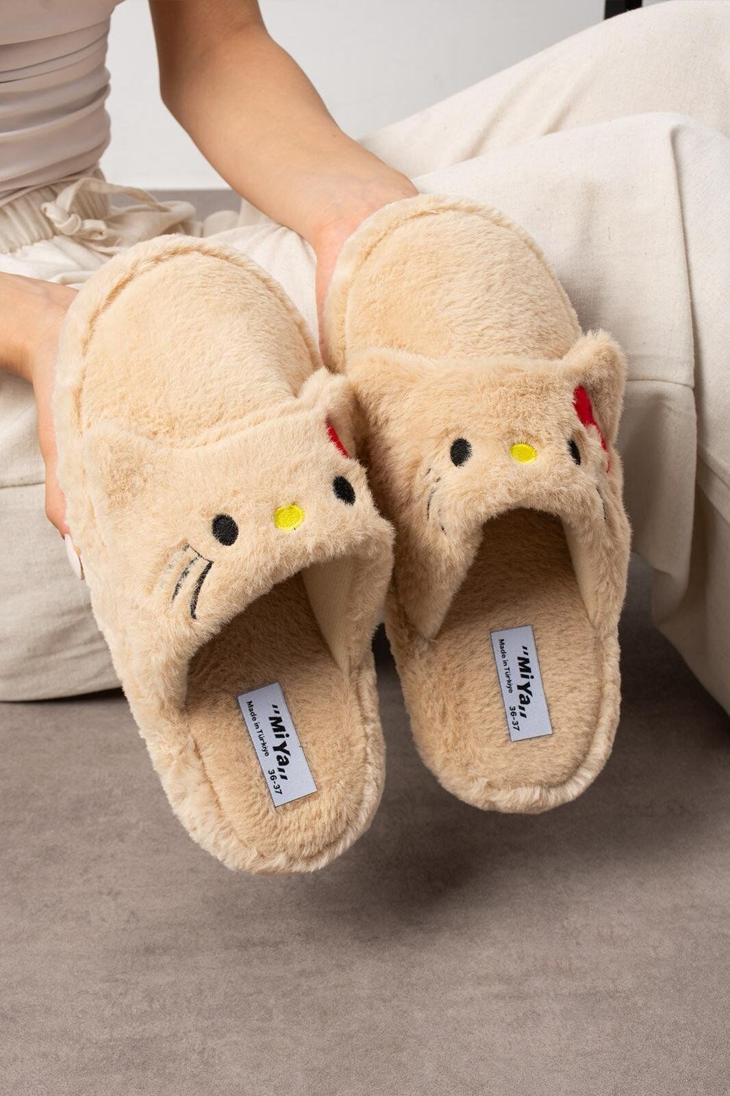 Kadın Panda Figürlü Sessiz Taban Peluş Ev Terliği VİZON - 36-37