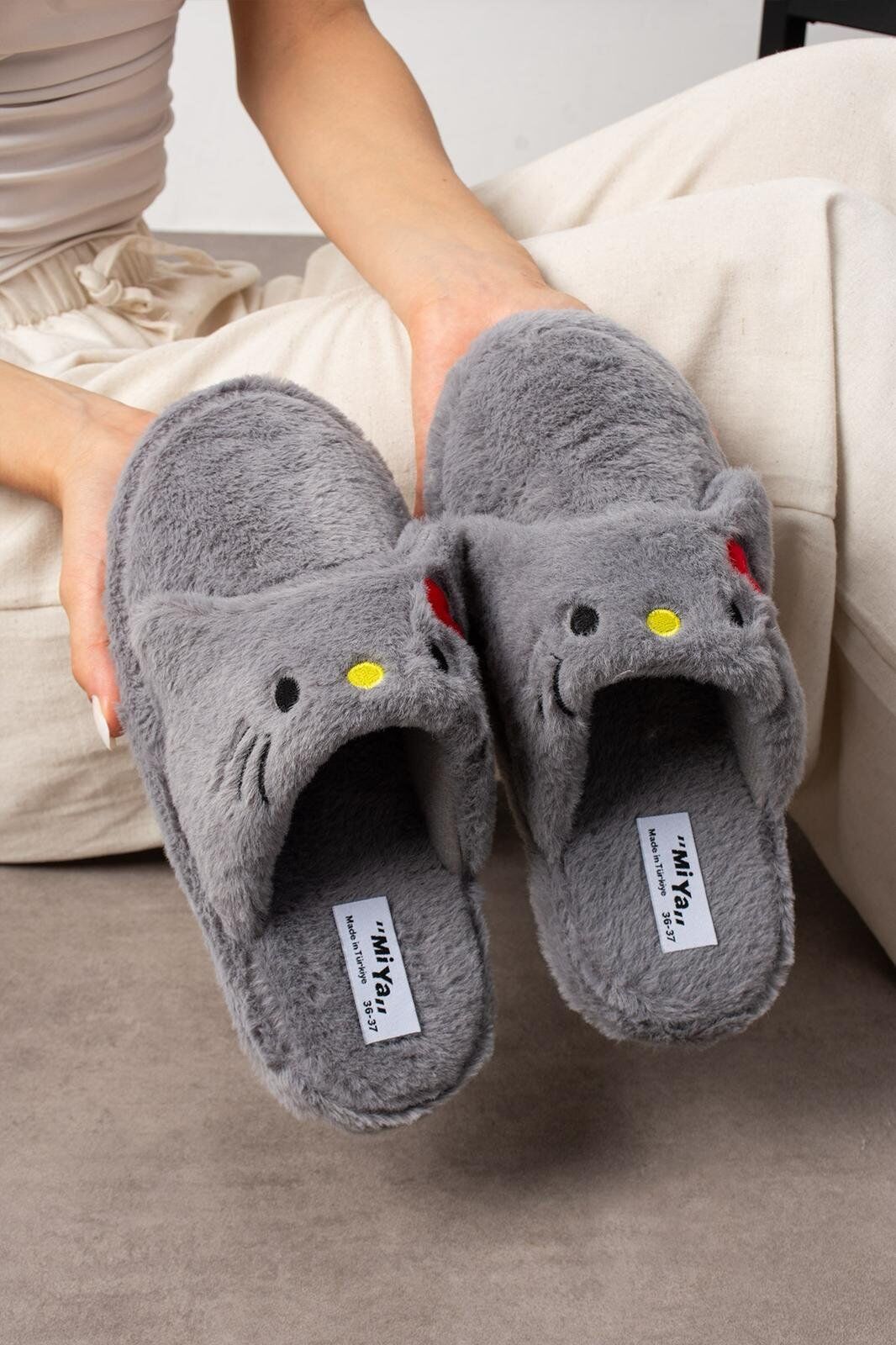 Kadın Panda Figürlü Sessiz Taban Peluş Ev Terliği GRİ - 40
