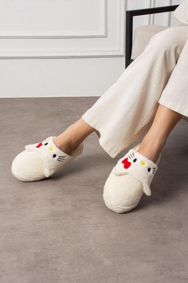 Kadın Panda Figürlü Sessiz Taban Peluş Ev Terliği KREM - 40