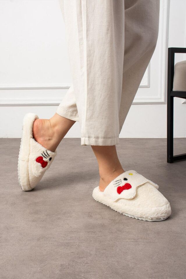 Kadın Panda Figürlü Sessiz Taban Peluş Ev Terliği KREM - 36-37