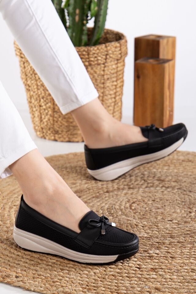 Kadın Delikli Kurdele Detaylı Ortopedik Terletmez Kaymaz Ayakkabı Babet SİYAH - 41