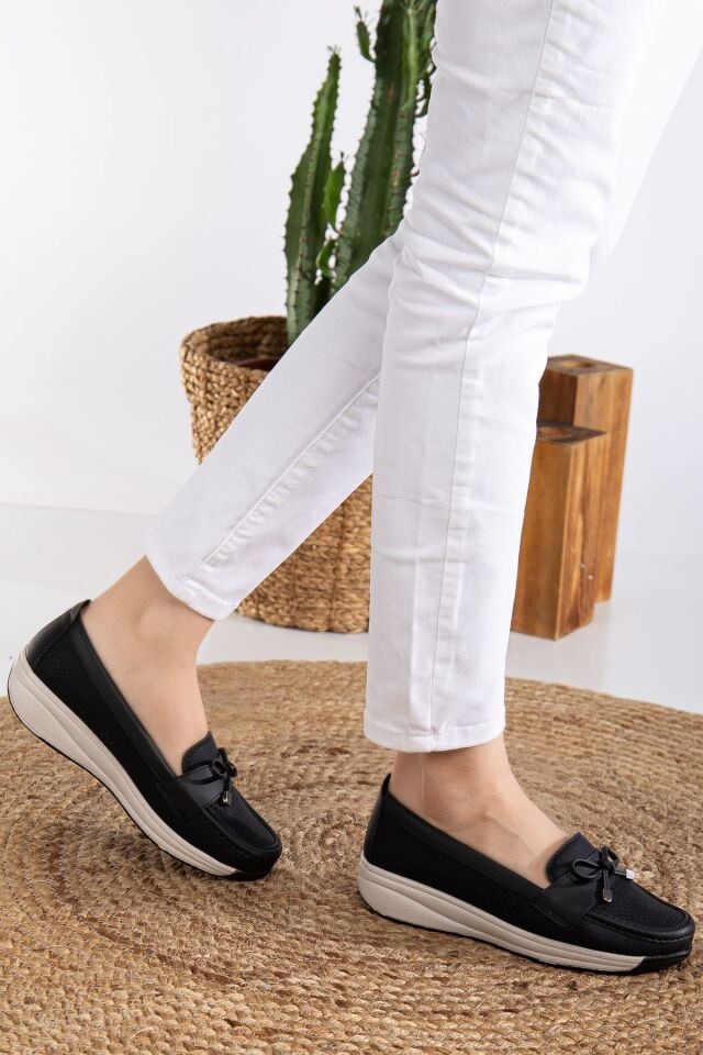 Kadın Delikli Kurdele Detaylı Ortopedik Terletmez Kaymaz Ayakkabı Babet SİYAH - 41