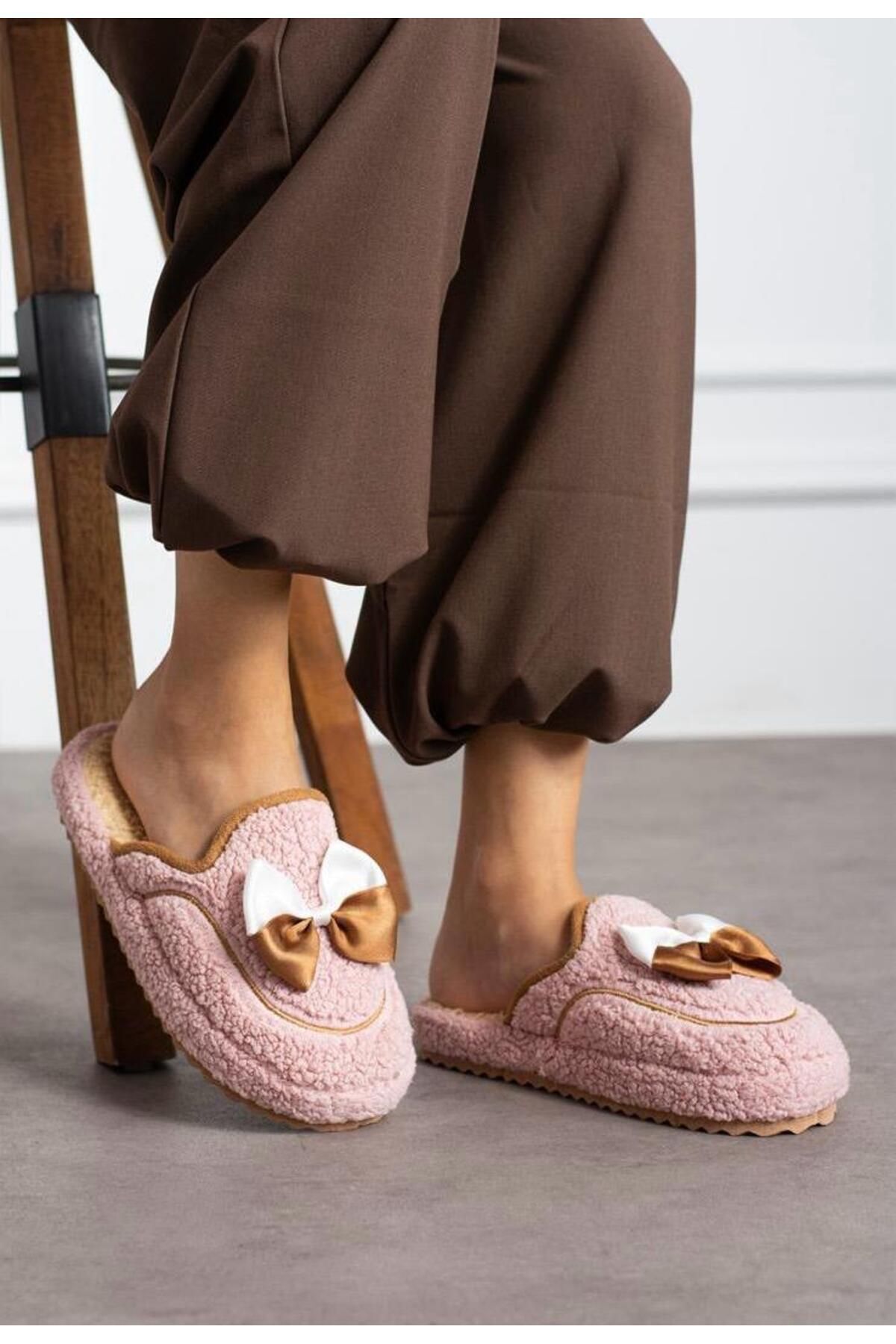 Sevimli Kurdeleli  Kaydırmaz Taban Kışlık-Mevsimlik Kadın Ev PUDRA - 40