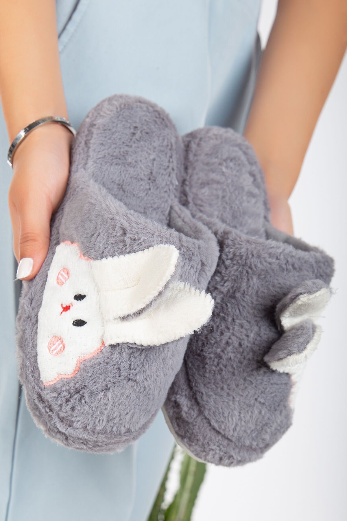 Kadın Tavşan Figürlü Sessiz Taban Peluş Ev Terliği GRİ - 36-37
