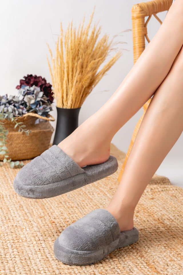 Sessiz Taban Kadın Terlik Kapalı Ev Terliği