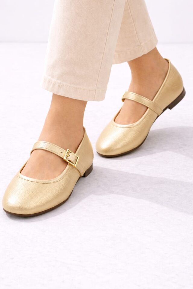 Tek Bantlı Gold Tokalı Lastikli Şık Kadın Babet Ayakkabı