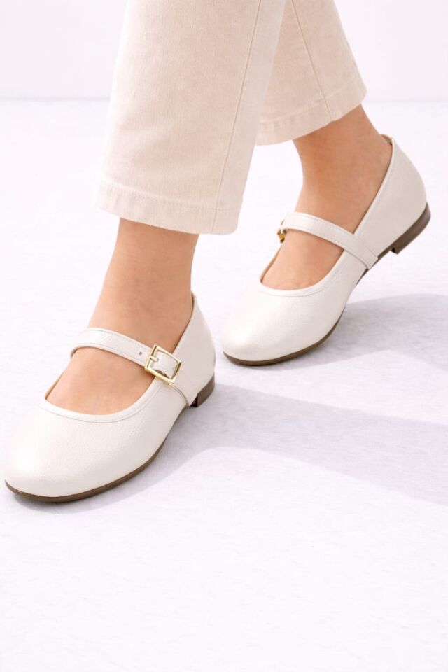 Tek Bantlı Gold Tokalı Lastikli Şık Kadın Babet Ayakkabı