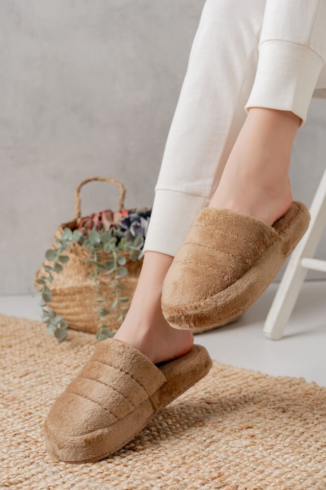 Sessiz Taban Kadın Terlik Kapalı Ev Terliği KREM - 37