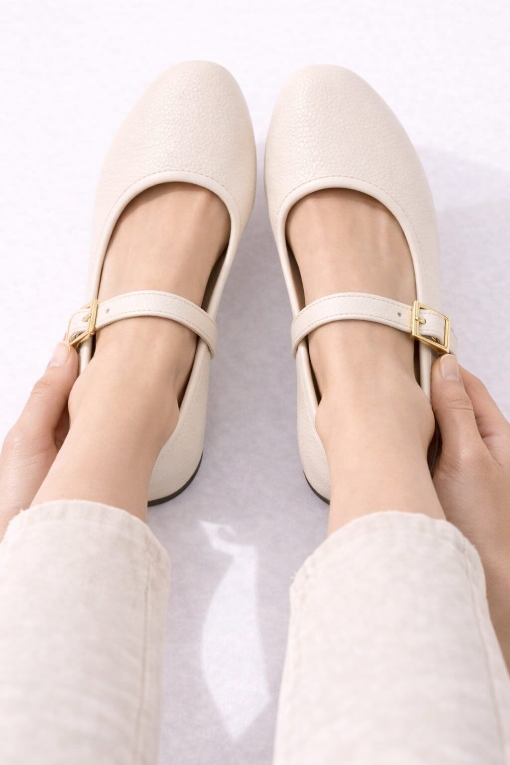 Tek Bantlı Gold Tokalı Lastikli Şık Kadın Babet Ayakkabı KREM - 38