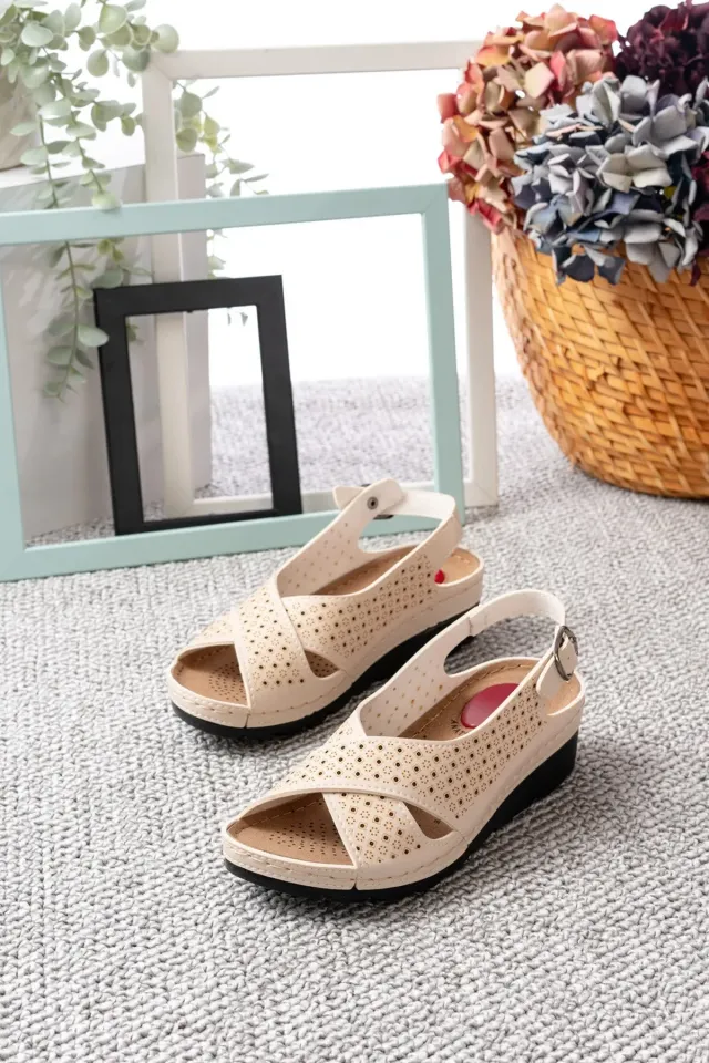 Ortapedik Taban Cırtlı Sandalet 38 - 752 KREM
