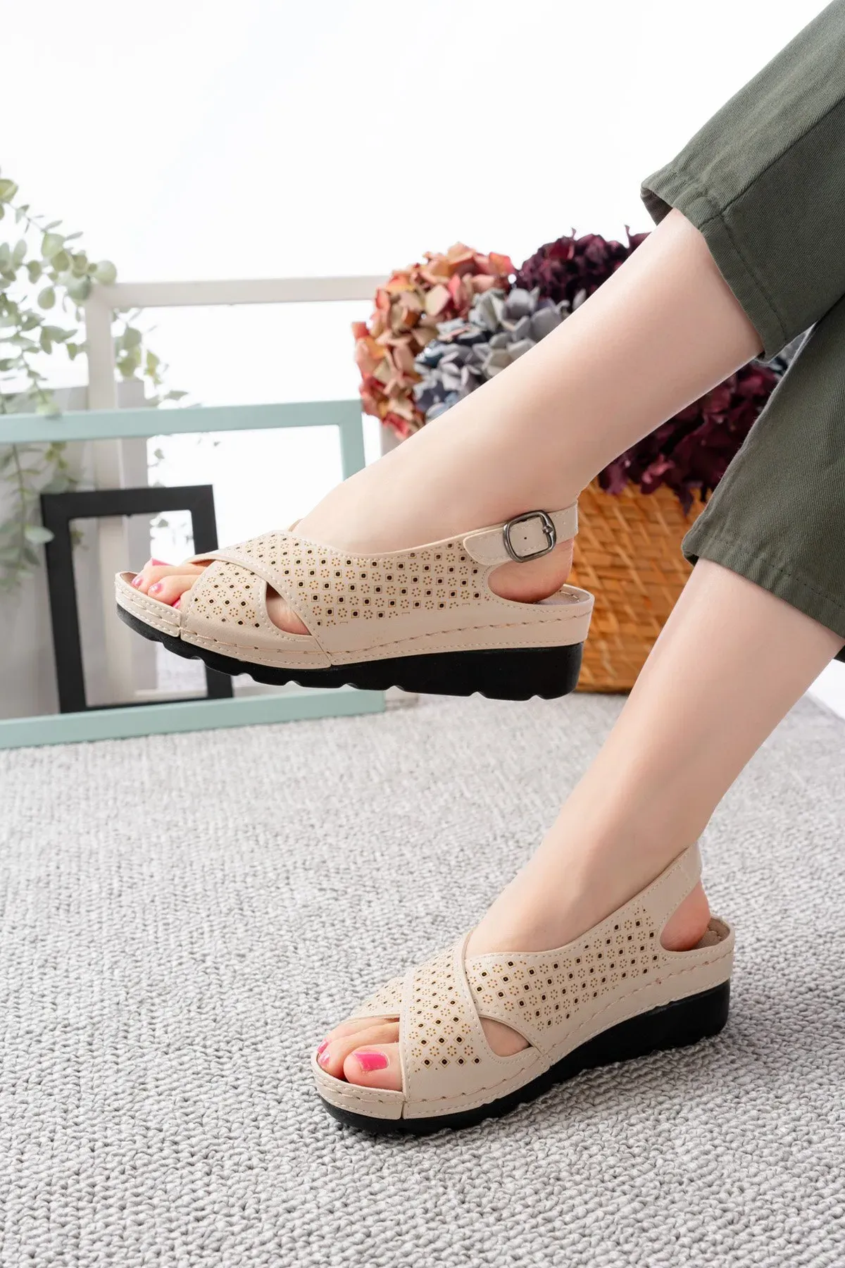 Ortapedik Taban Cırtlı Sandalet 40 - 752 KREM