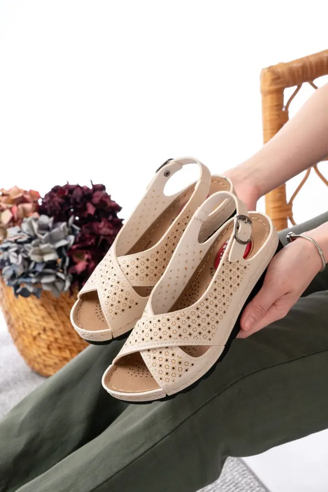 Ortapedik Taban Cırtlı Sandalet 37 - 752 KREM