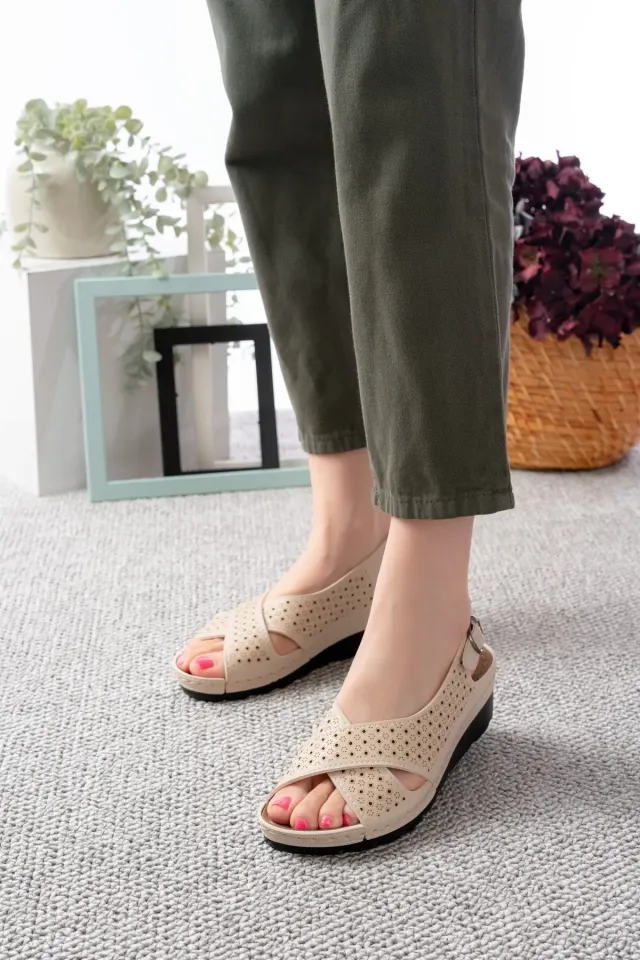 Ortapedik Taban Cırtlı Sandalet 36 - 752 KREM