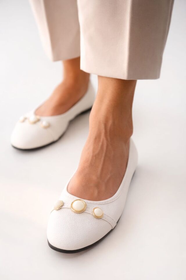 Yuvarlak Burun İnci Tokalı Kadın Günlük Ofis Babet Ayakkabı BEYAZ - 40