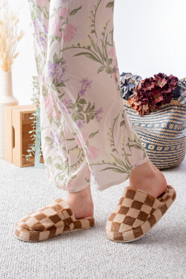 Sessiz Taban Kadın Terlik Kapalı Ev Terliği KARE TABA - 37