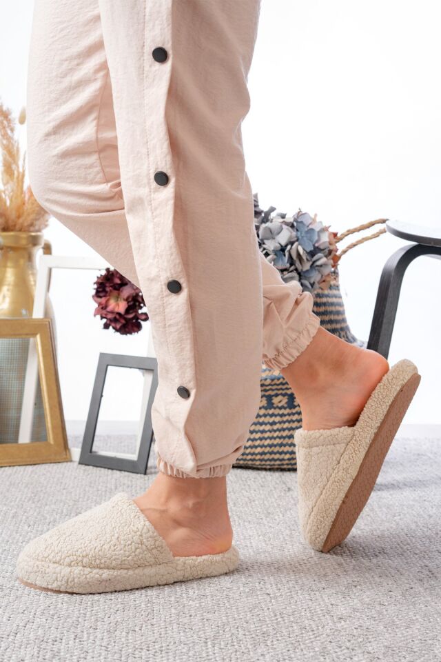 Kuzu Kumaş Yünlü Sessiz Taban Kadın Terlik Kapalı Ev Terliği KREM - 37