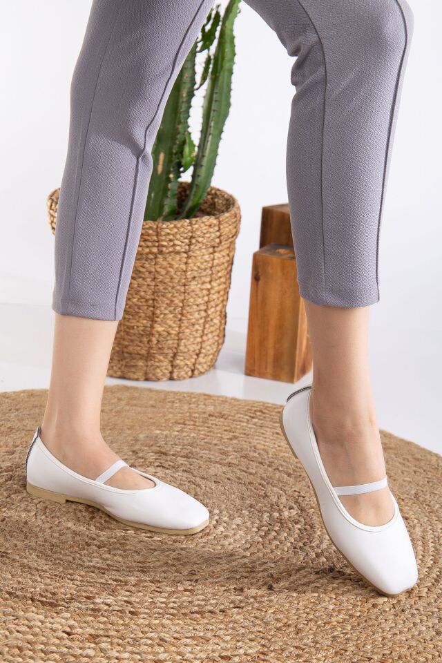 Kadın Günlük Küt Burun Lastikli  Babet Ayakkabı LASTİKLİ DERİ BEYAZ - 37