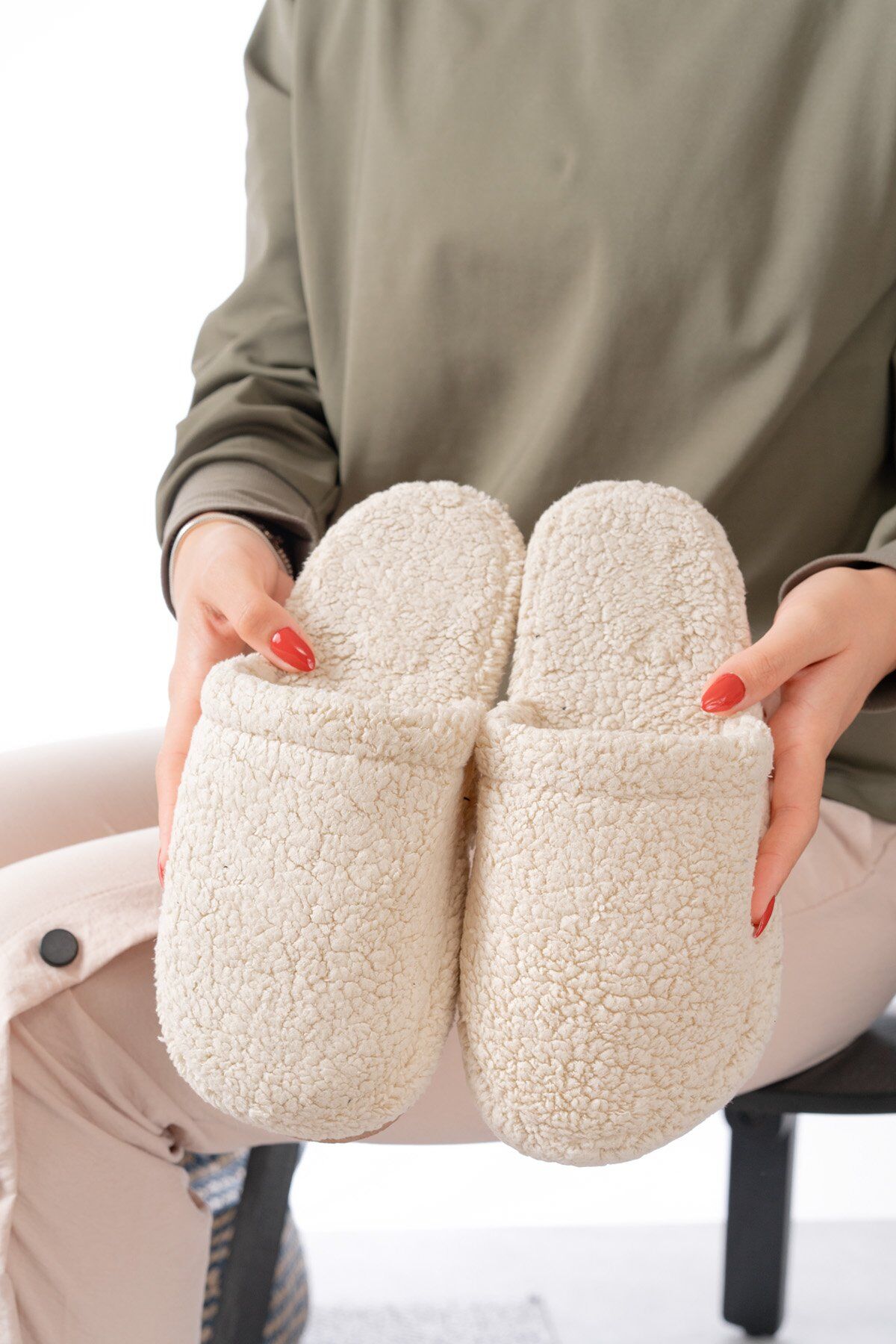 Kuzu Kumaş Yünlü Sessiz Taban Kadın Terlik Kapalı Ev Terliği KREM - 38