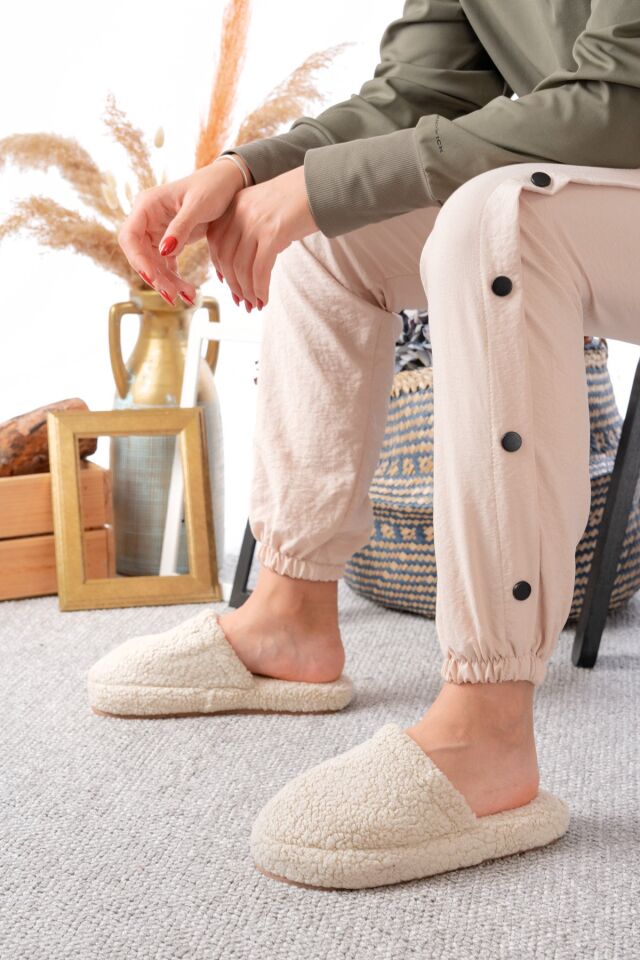 Kuzu Kumaş Yünlü Sessiz Taban Kadın Terlik Kapalı Ev Terliği KREM - 38