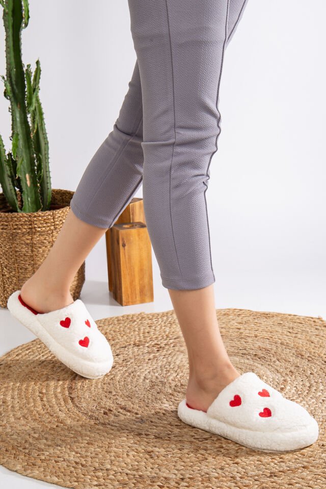 Kadın Peluş Kalpli  Ev Terliği  Peluş Ev Terliği Misafir Terliği Bohça Terliği EKRU - 38