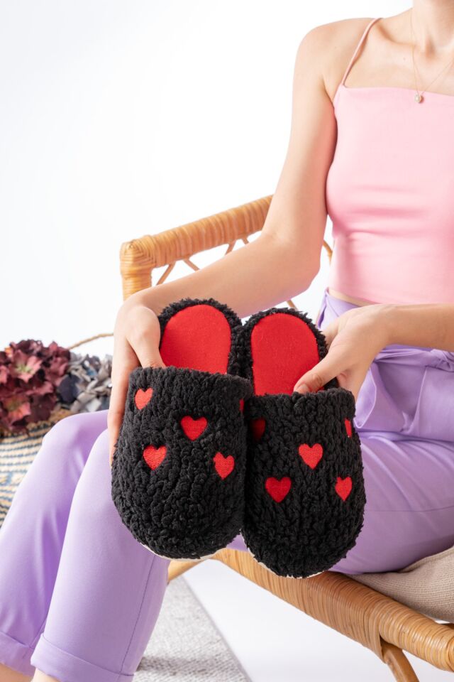 Kadın Peluş Kalpli  Ev Terliği  Peluş Ev Terliği Misafir Terliği Bohça Terliği SİYAH - 40