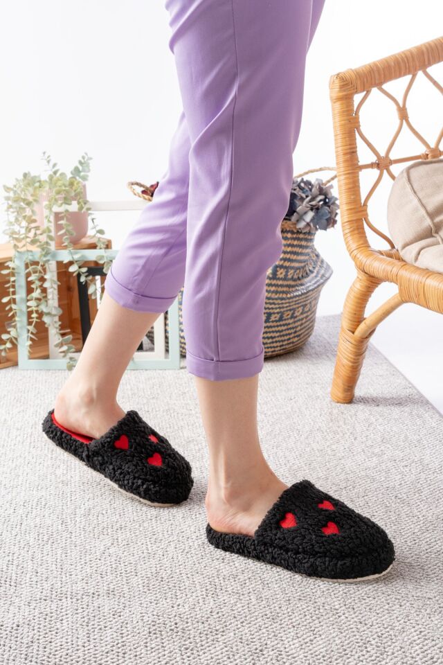 Kadın Peluş Kalpli  Ev Terliği  Peluş Ev Terliği Misafir Terliği Bohça Terliği SİYAH - 40