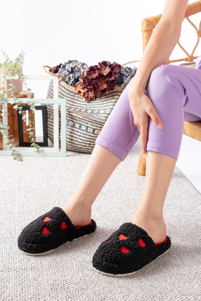 Kadın Peluş Kalpli  Ev Terliği  Peluş Ev Terliği Misafir Terliği Bohça Terliği SİYAH - 40