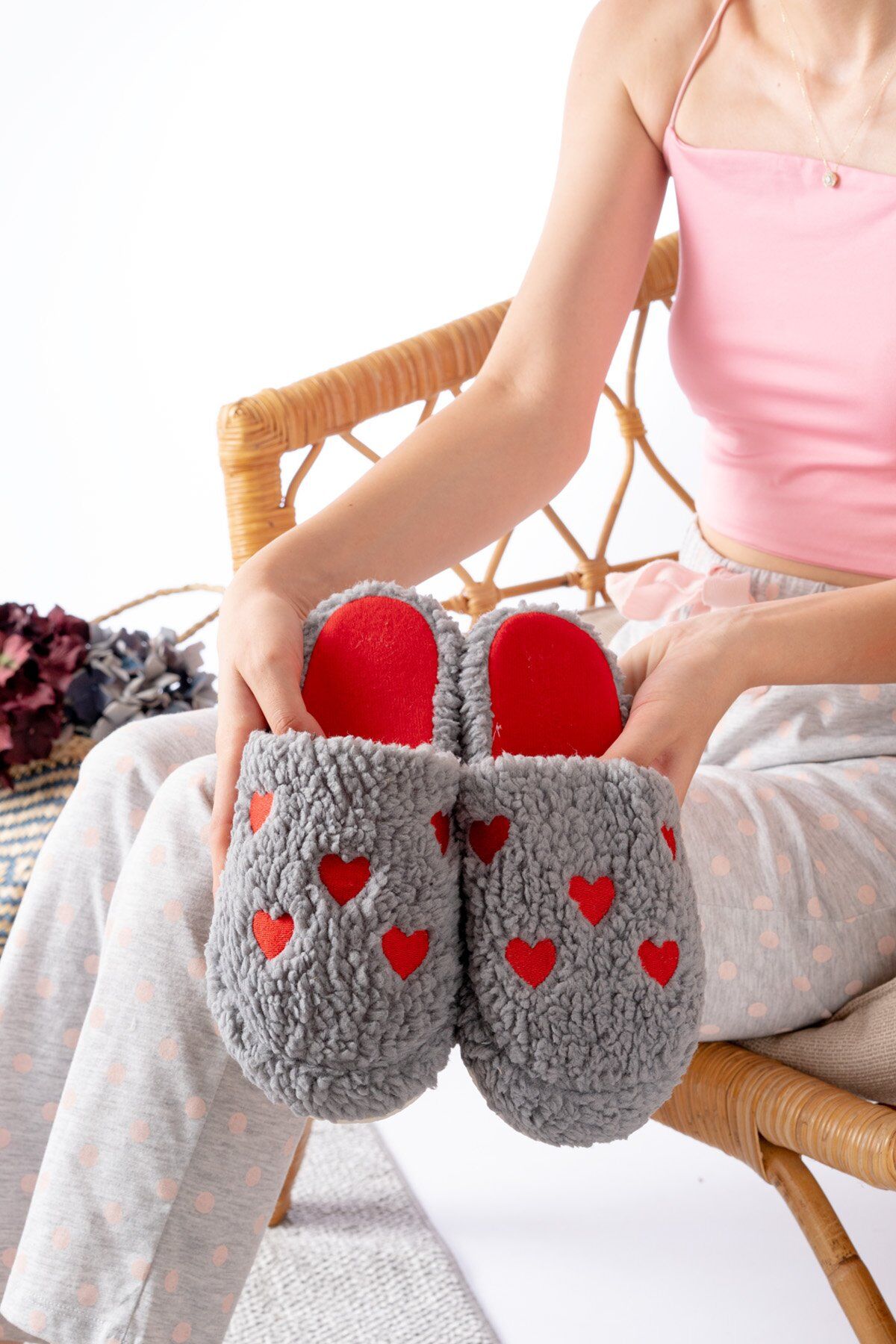 Kadın Peluş Kalpli  Ev Terliği  Peluş Ev Terliği Misafir Terliği Bohça Terliği GRİ - 37