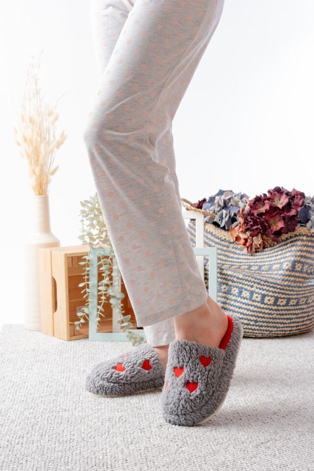 Kadın Peluş Kalpli  Ev Terliği  Peluş Ev Terliği Misafir Terliği Bohça Terliği GRİ - 40