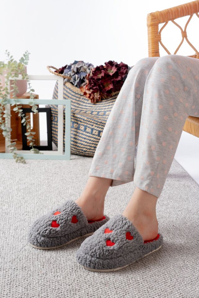 Kadın Peluş Kalpli  Ev Terliği  Peluş Ev Terliği Misafir Terliği Bohça Terliği GRİ - 40