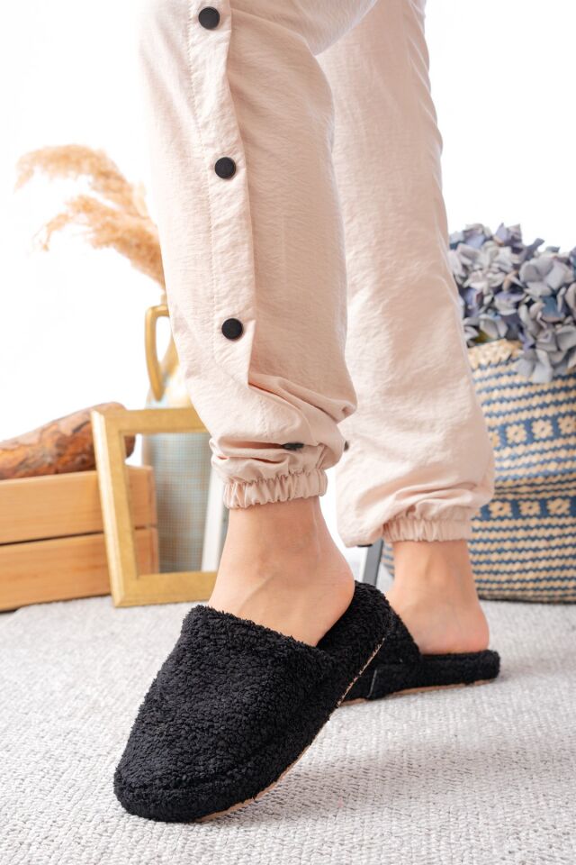 Kuzu Kumaş Yünlü Sessiz Taban Kadın Terlik Kapalı Ev Terliği SİYAH - 37