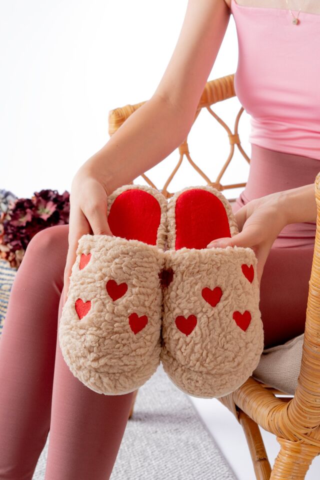 Kadın Peluş Kalpli  Ev Terliği  Peluş Ev Terliği Misafir Terliği Bohça Terliği TABA - 40