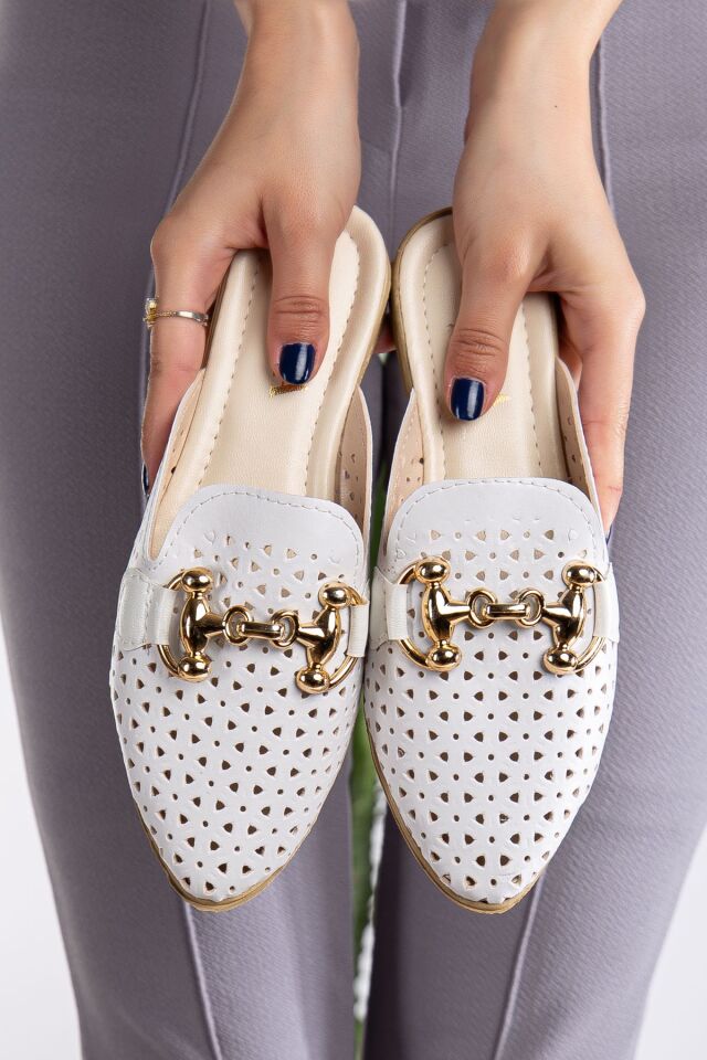 Kadın Önü Kapalı Zımbalı Günlük Terlik BEYAZ - 37