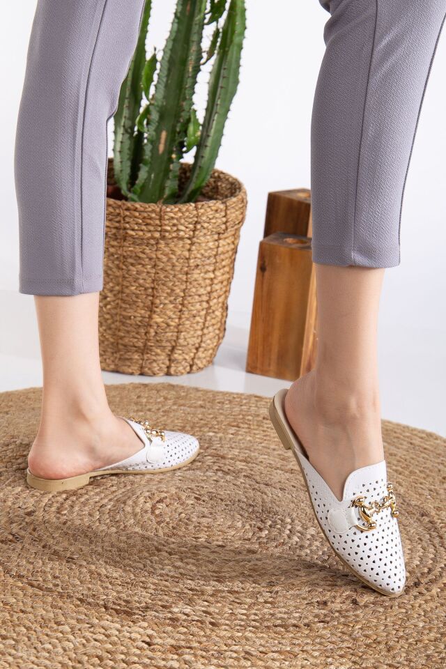 Kadın Önü Kapalı Zımbalı Günlük Terlik BEYAZ - 37