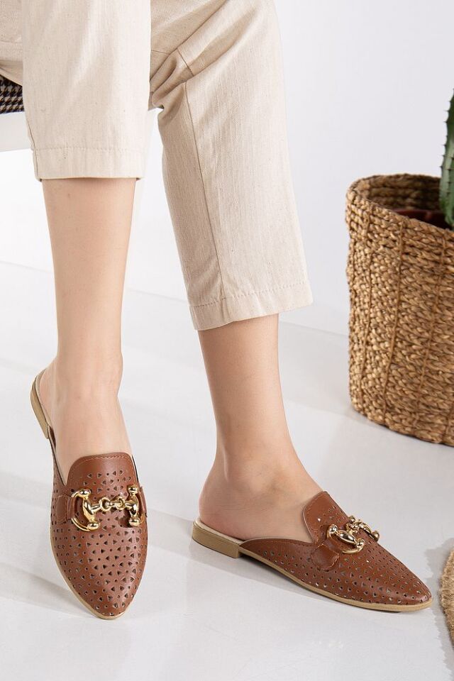 Kadın Önü Kapalı Zımbalı Günlük Terlik BEYAZ - 37