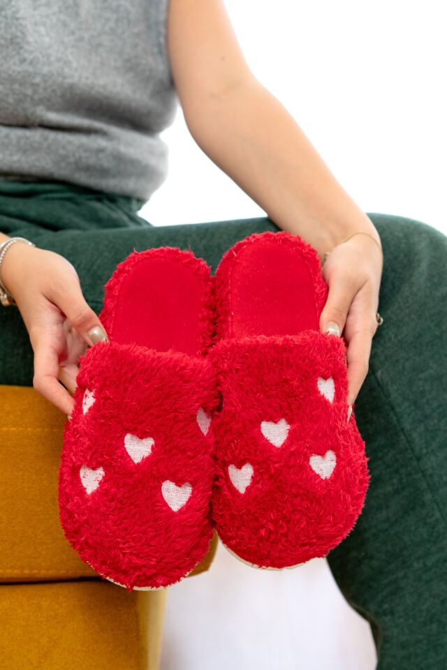 Kadın Peluş Kalpli  Ev Terliği  Peluş Ev Terliği Misafir Terliği Bohça Terliği KIRMIZI - 40