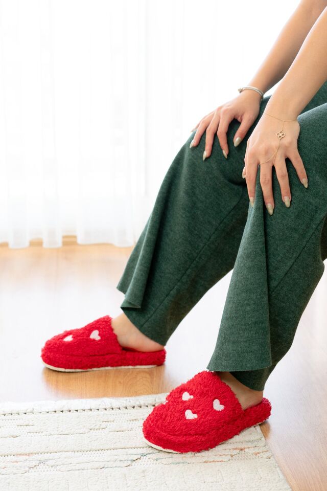 Kadın Peluş Kalpli  Ev Terliği  Peluş Ev Terliği Misafir Terliği Bohça Terliği KIRMIZI - 40