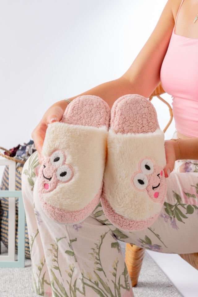 Kadın Kurbağa Figürlü Sessiz Taban Peluş Ev Terliği Kadın Kurbağa Figürlü Sessiz Taban Peluş Ev Terliği