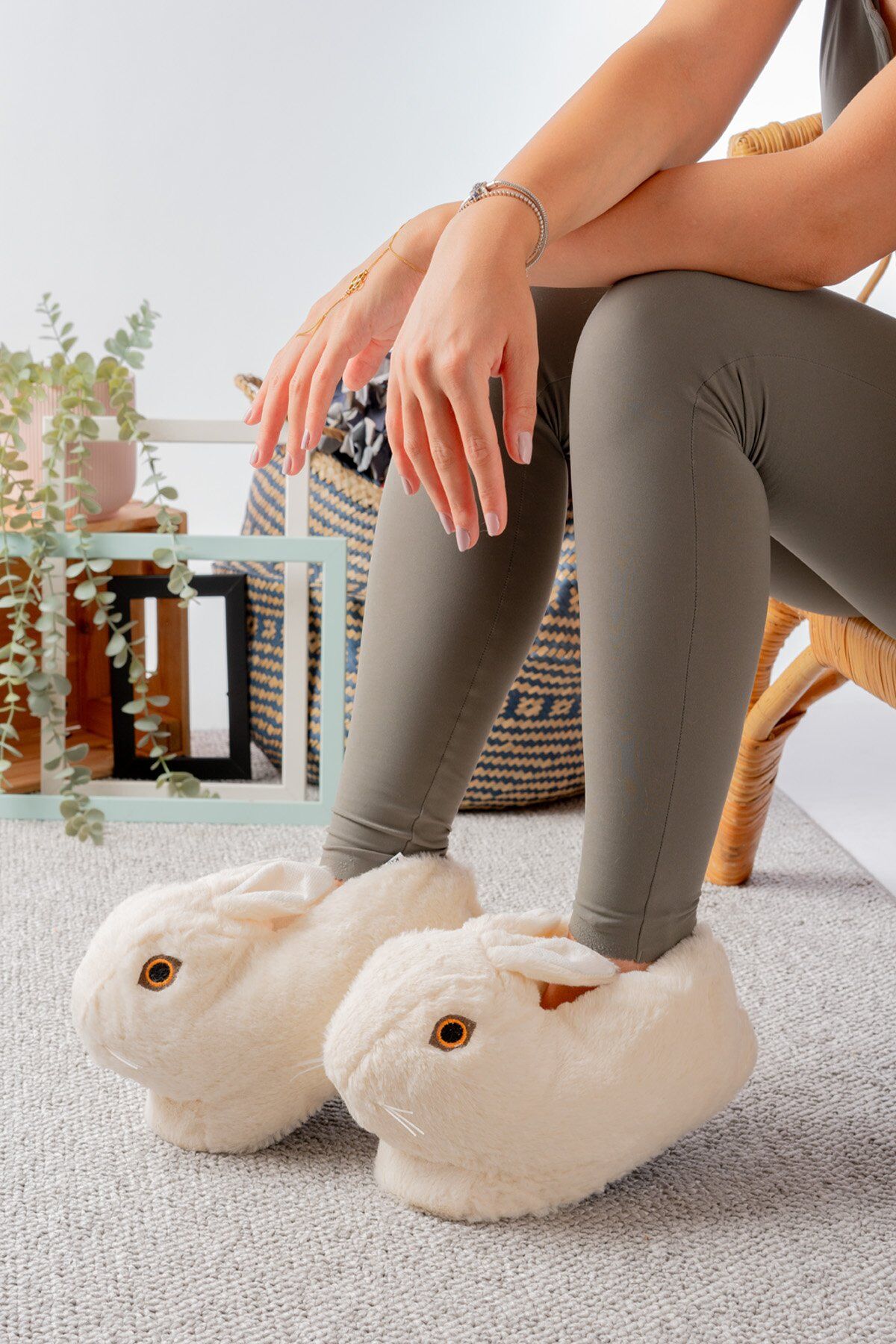Tavşan Figürlü Gri Peluş Panduf Ev Pandufu Unisex EKRU - 36-38